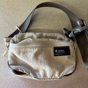 Lululemon Clean Lines Pockets Preppy Outdoor Hiking Athletic Belt Bag in Trench